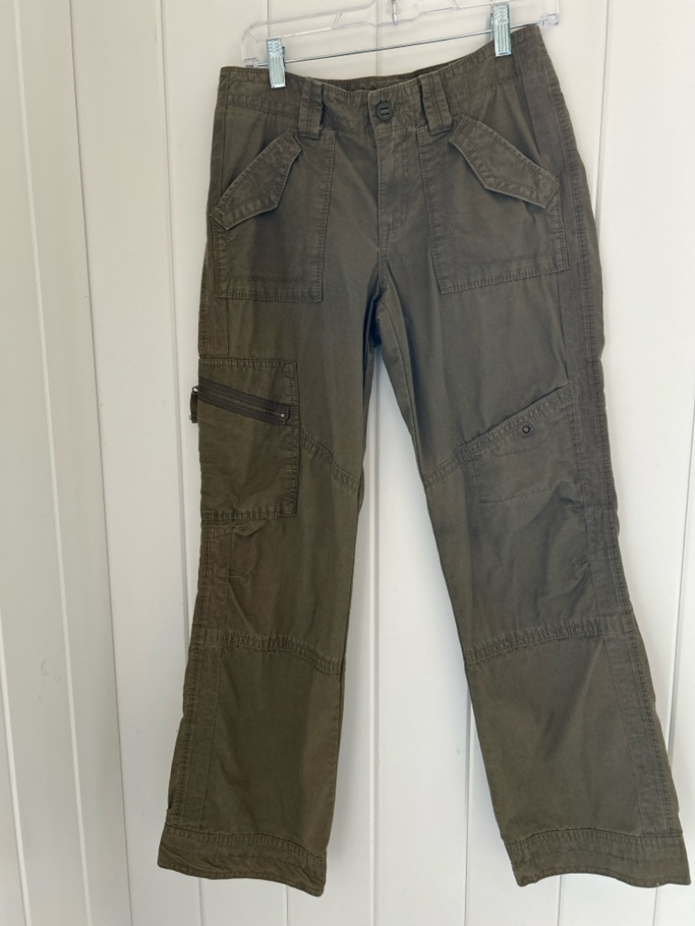 Eddie Bauer women’s 4  cargo Pants olive green pockets zip Y2K 2008 fits S - M
